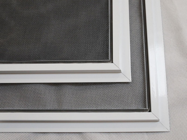 Plase anti-insecte pentru FEREASTRĂ – fixe – RENOLIT 5